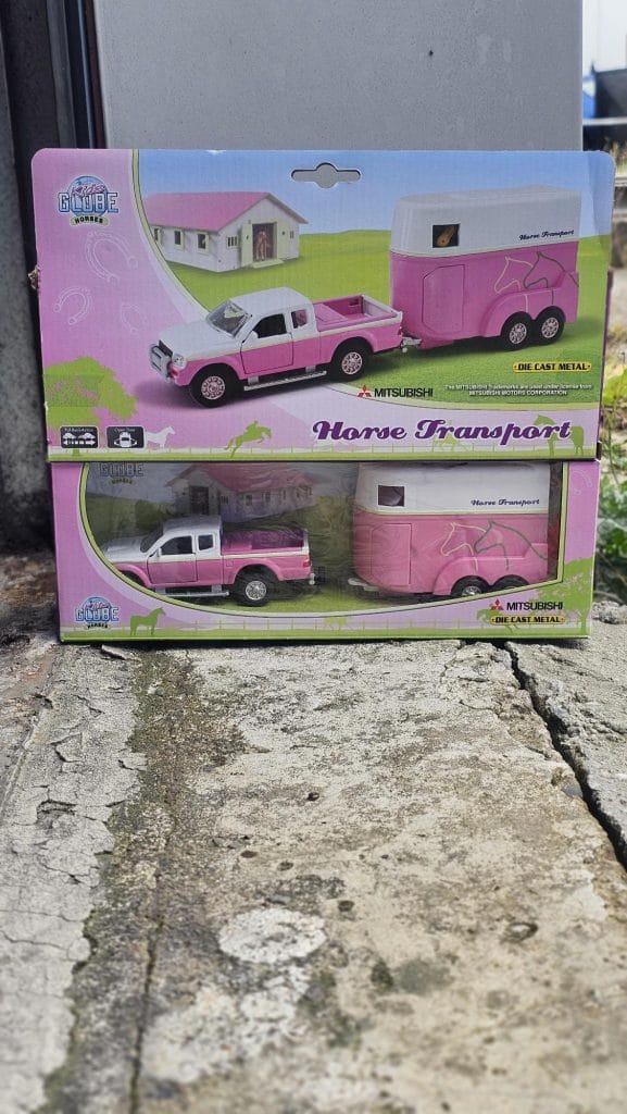 Kids Globe Mitsubischi met paardentrailer